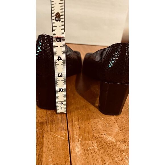 Stuart Weitzman Black Leather Snakeskin Embossed Leather Square Toes Block Heels - Picture 5 of 9